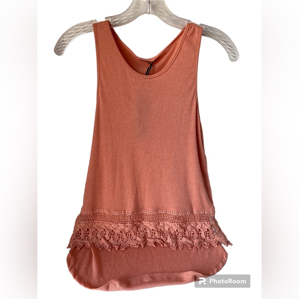 Poof Apparel Women’s Sleeveless Top Peach Size Medium New